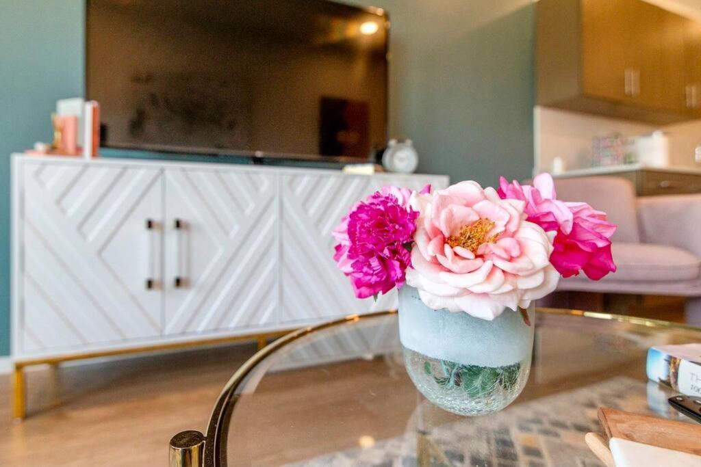 Stylish Downtown Condo W/ Pool & Parking Nashville Exterior foto
