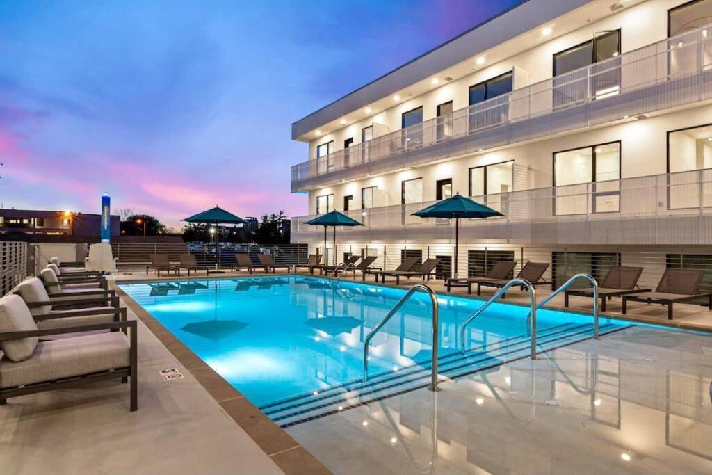 Stylish Downtown Condo W/ Pool & Parking Nashville Exterior foto